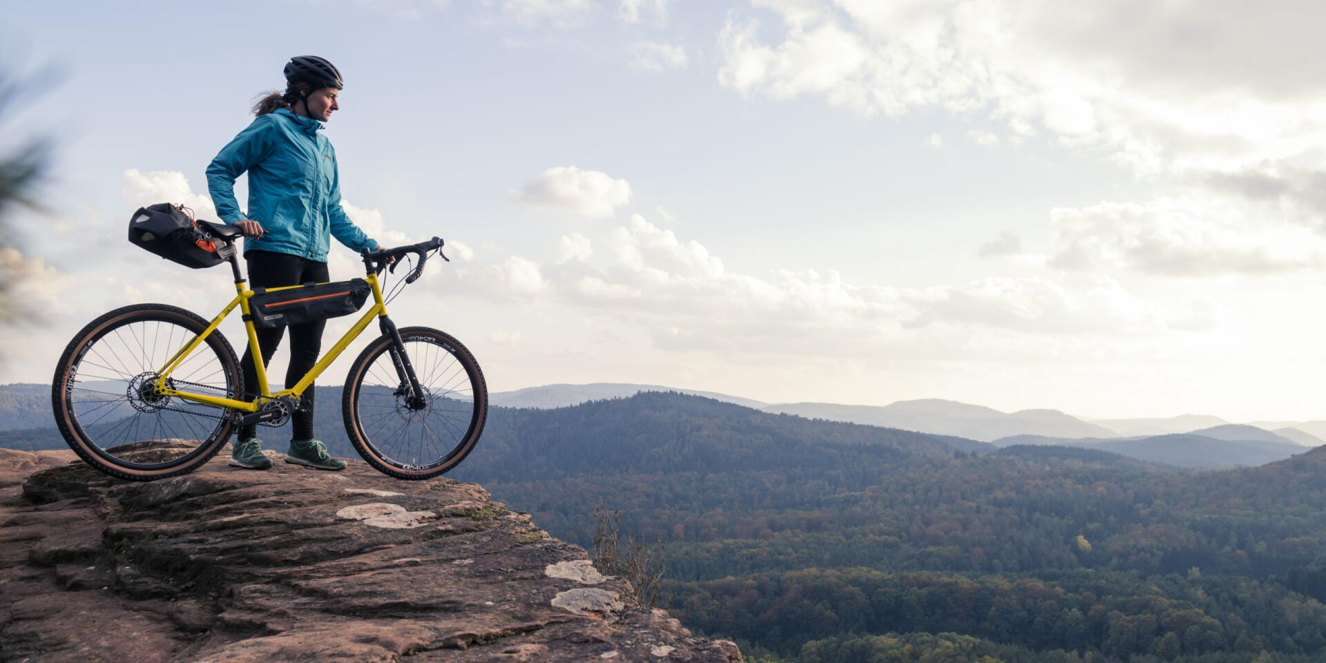 Robuster als Rennräder, leichtgängiger als Mountainbikes, ähnlich bepackbar wie Tourenräder – Gravelbikes überzeugen viele Einsteiger in den Radtourismus und viele erfahrene Gäste aufgrund ihrer Flexibilität. (Bild: www.tout-terrain | pd-f)